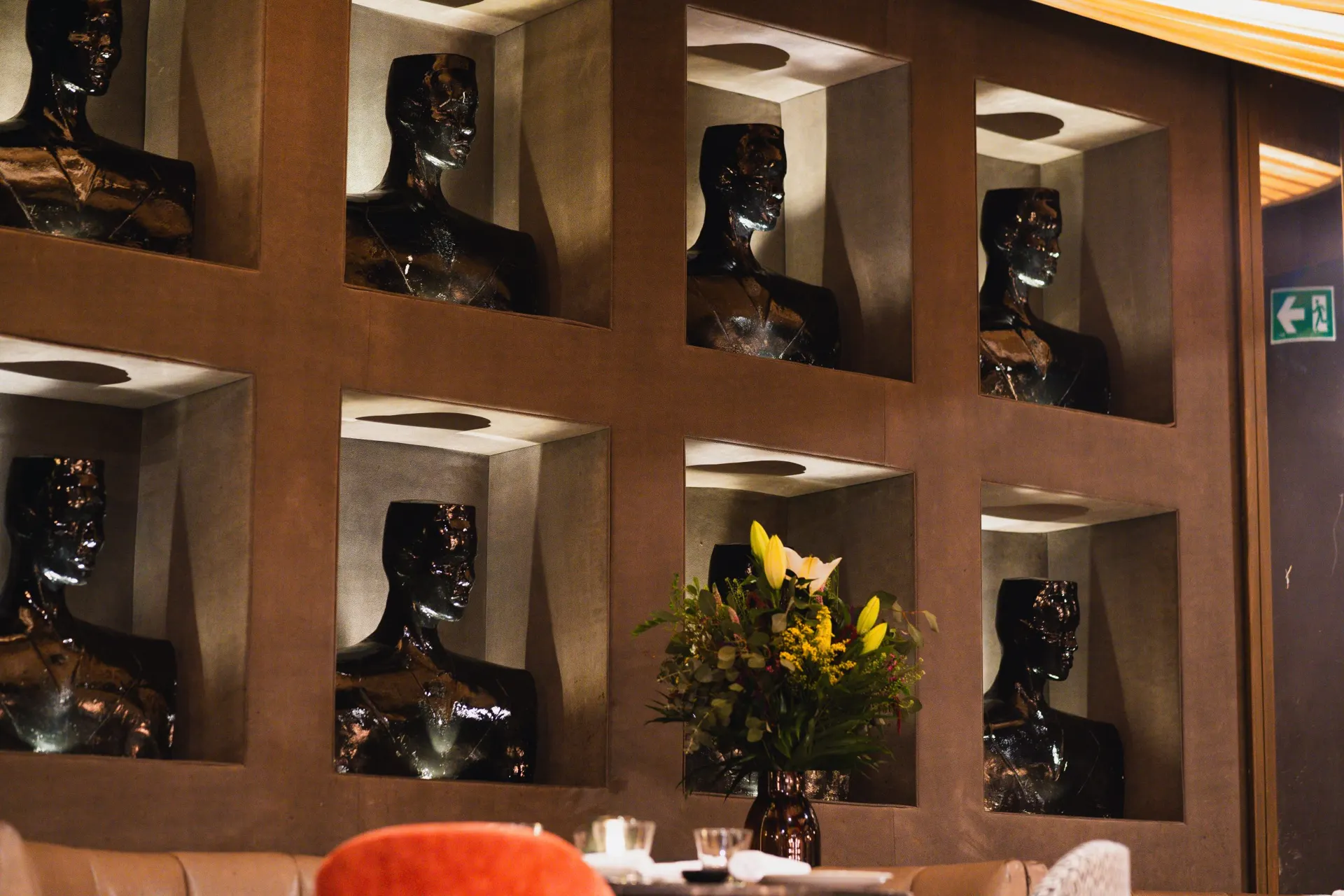 Ideas para una cena de empresa original en Madrid: cena, show y fiesta